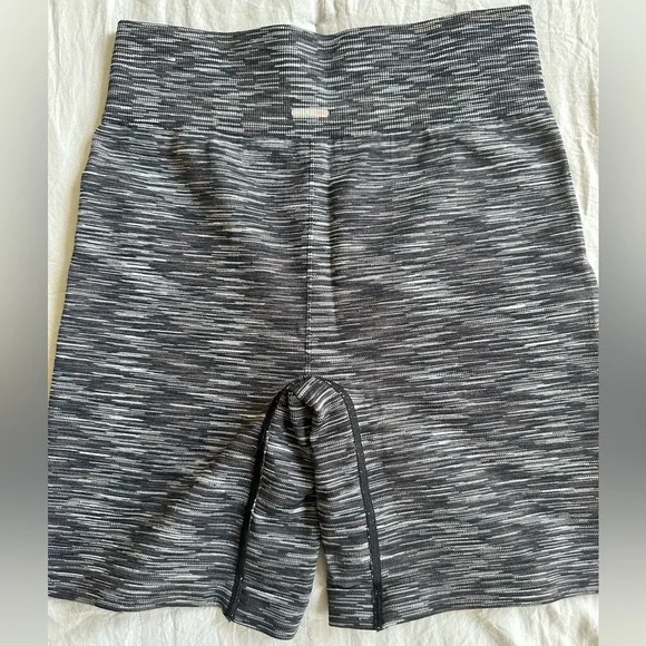 Aerie Set of Chill-Play-Move Biker shorts - Picture 3 of 6
